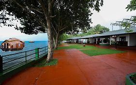 Illikkalam Lakeside Cottages Kumarakom Kerala
